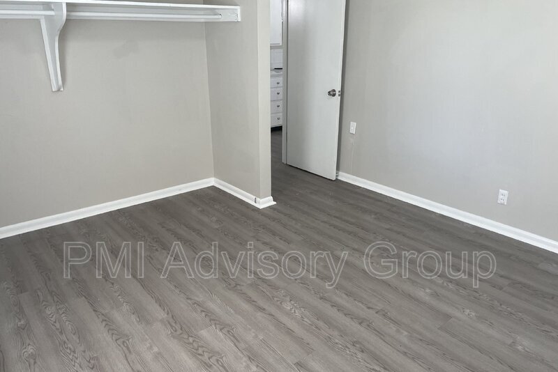 2021 SW Mission Ave Unit 4, Topeka, KS 66604 Condo for Rent in Topeka