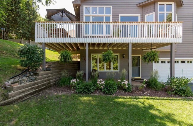 Foto del edificio - Magnificent Eagan Custom 4 Level Home