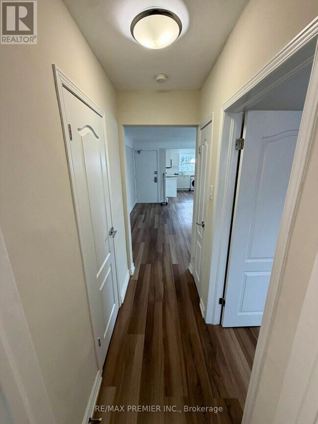 Photo du bâtiment - 10 Crosthwaite Ave S