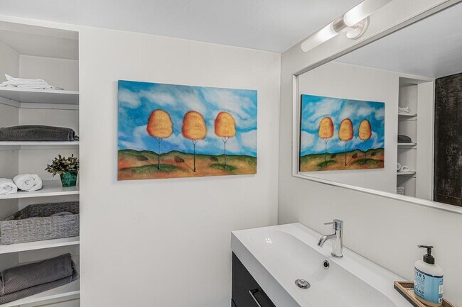 Foto del edificio - 200 E Royal Palm Rd