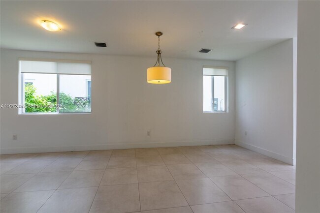 Foto del edificio - 6839 NW 103rd Ave