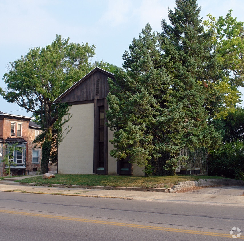 Building Photo - 352 E High St
