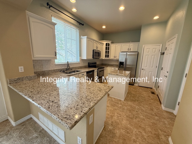 Building Photo - 3025 Redhaven Way