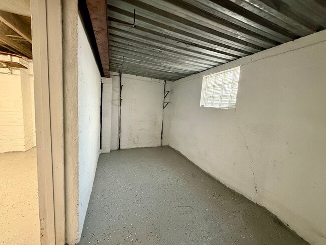 Building Photo - Updated 2BR townhouse with office now available!