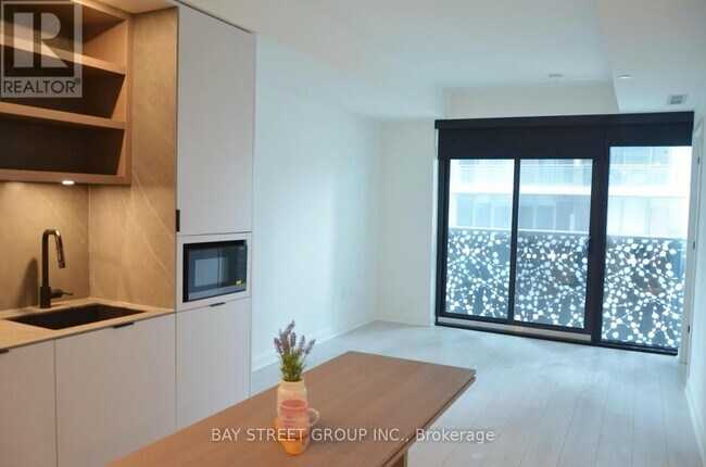 Photo du bâtiment - 55 Charles St E