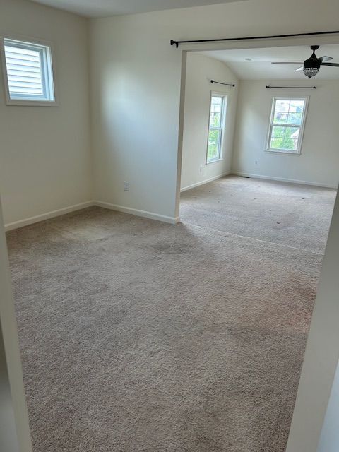 Foto del edificio - Massive, Newer 4 Bedroom Home in Pool Comm...