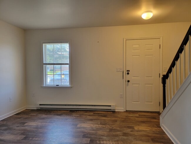 Building Photo - 102 Bradford Dr