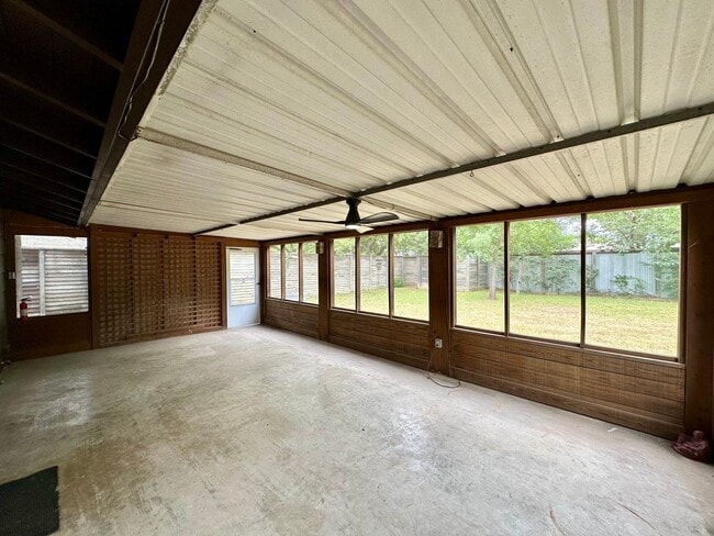 Building Photo - 3/2 House in North Austin