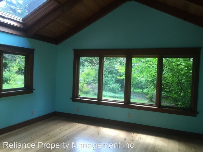 Building Photo - 3 br, 1.5 bath House - 25266 NW Dixie Moun...
