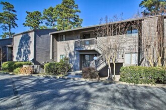 Building Photo - 200 Hamilton Oaks Dr