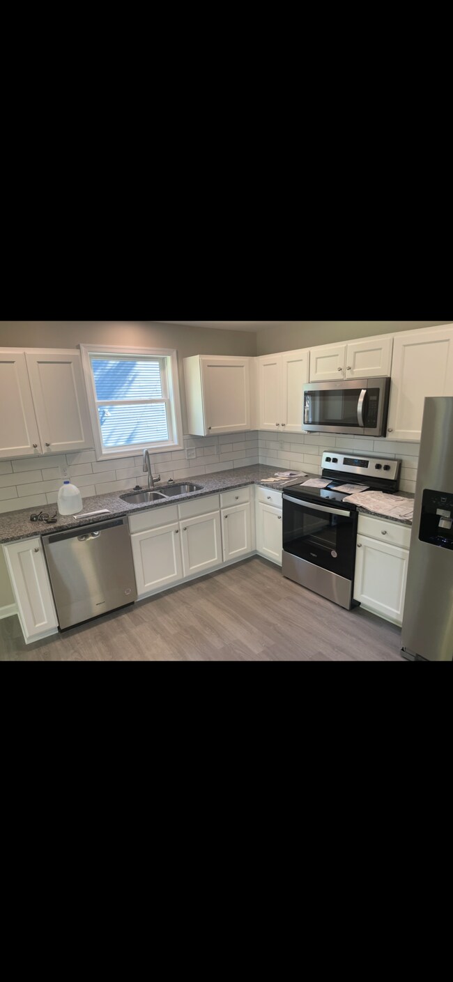 Foto del edificio - 713 Hemlock Ave