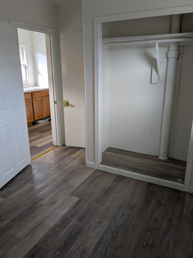 Building Photo - 241 E Main St