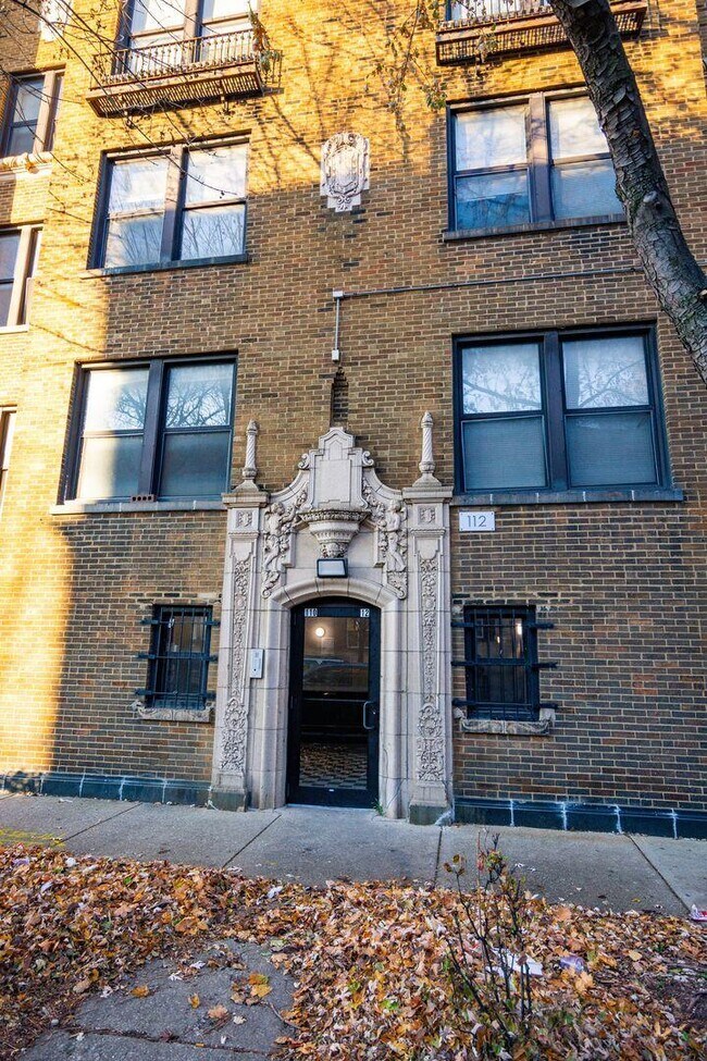 Building Photo - 2 bedroom in Chicago IL 60624