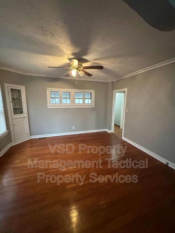 Building Photo - 10615 S Highland Ave