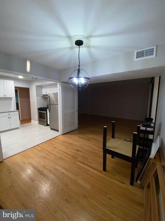 Foto del edificio - 1673 Parkcrest Cir