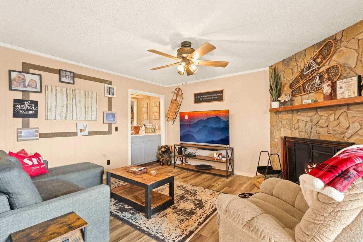 Primary Photo - 301 Pinnacle Inn Rd