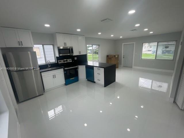 Building Photo - 151 Fairway Dr