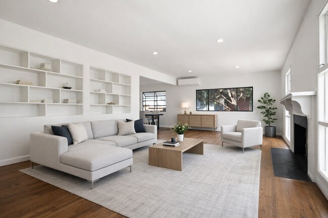 Building Photo - Beautifully Renovated 3 Bedroom Home in Beverlywood Adjacent