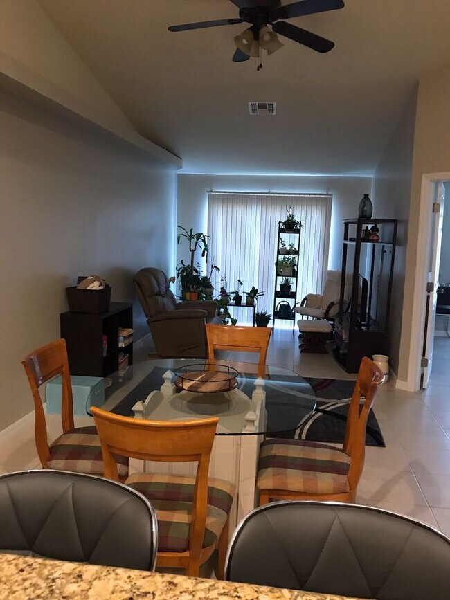 Foto del edificio - 523-527 SE 6 Place