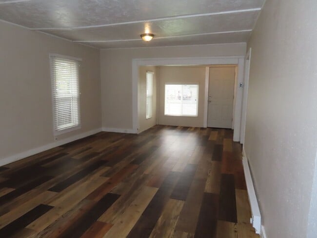 Foto del edificio - Quaint 2 Bed/ 1 Bath Home In Desirable Springfield !