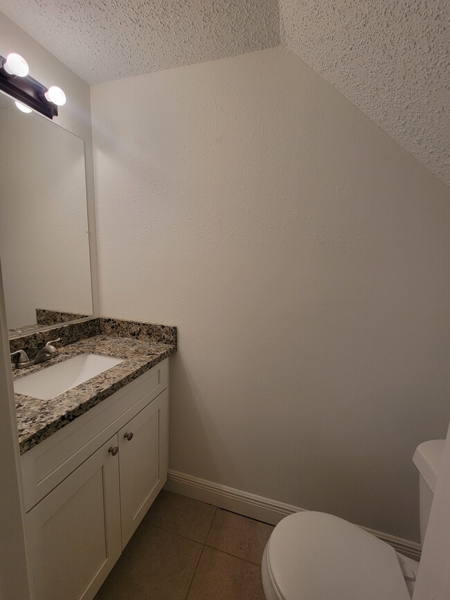 Building Photo - 46 Carriage Ln