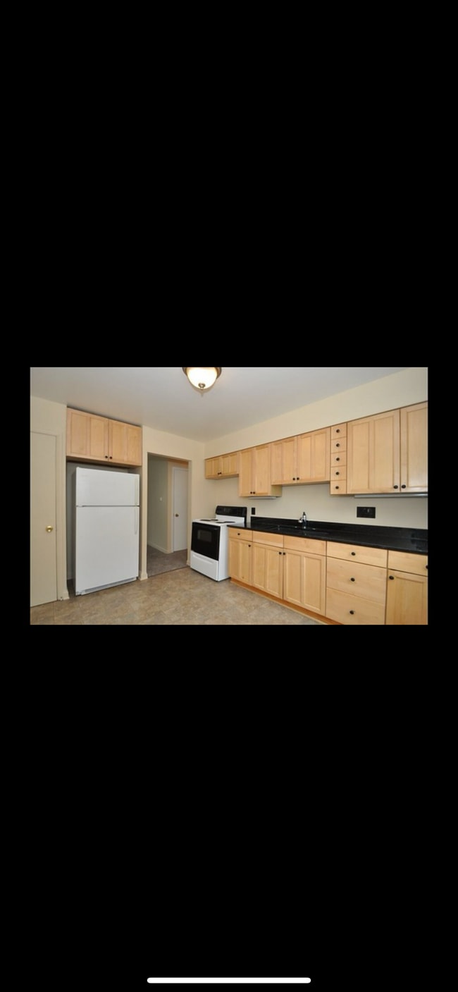 Building Photo - 3744 S 87th St