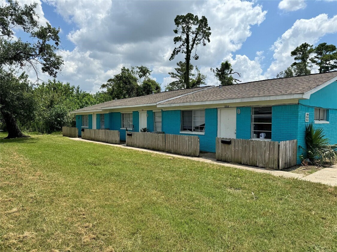 Foto principal - 7810 Glass St