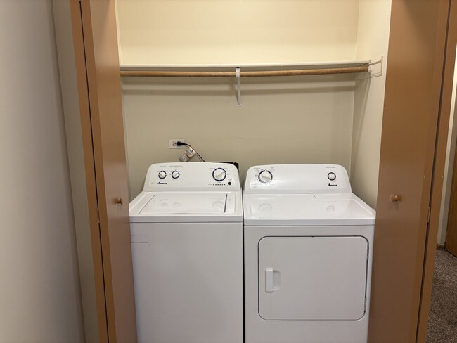 Building Photo - Maple Leaf Apartments