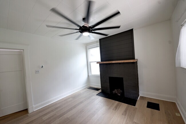 Living Room - 2902 Eggers Pl