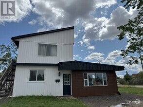 Building Photo - 9513 108 Ave