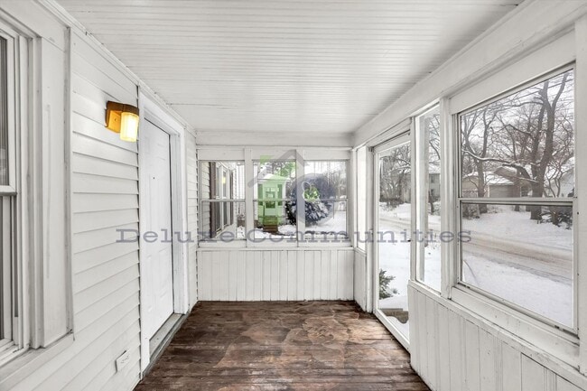 Building Photo - 2 MONTH LEASE ONLY! GORGEOUS 4 BEDROOM HOME!!! Available NOW- Month to month lease only!