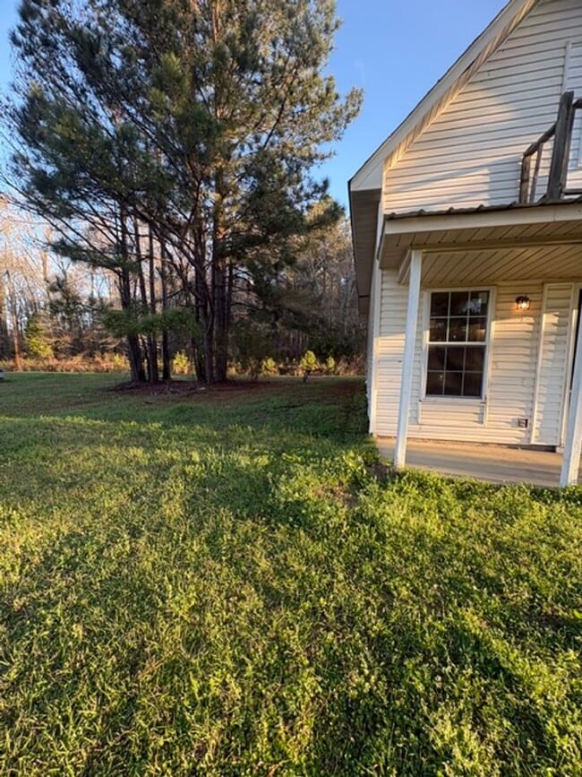 Building Photo - Renovated 3 Bedroom 2 Bath Home for Rent!