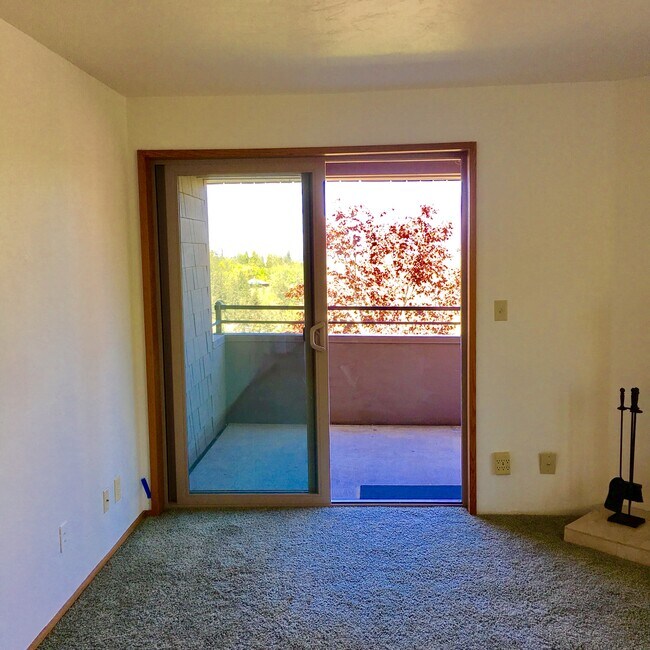 Building Photo - 35 Rockridge Dr