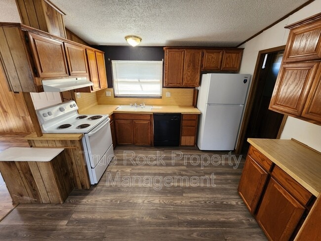 Building Photo - 10916 County Rd 1515