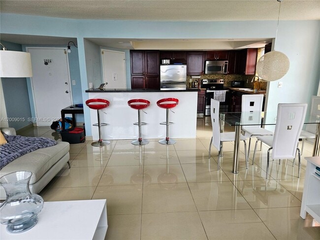 Building Photo - 1301 NE Miami Gardens Dr