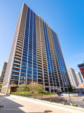Building Photo - 1560 N Sandburg Terrace