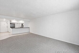 Building Photo - 2322 S Cypress Bend Dr