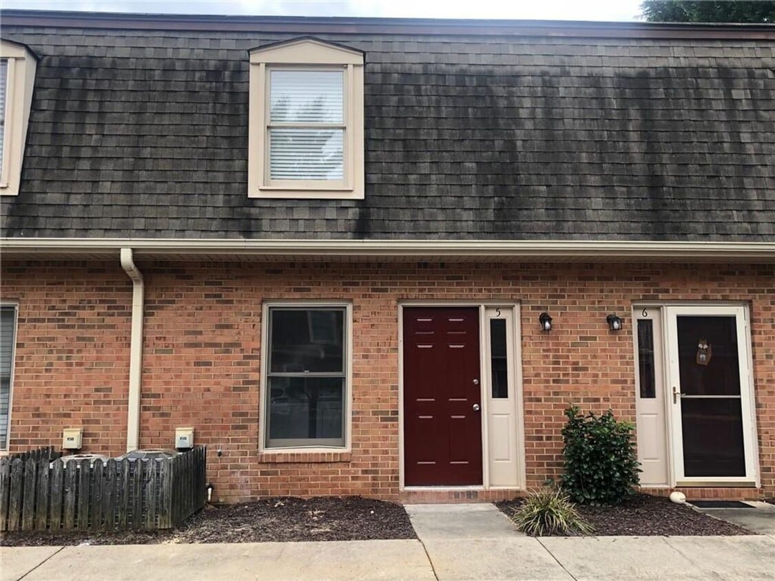 Great Oakwood location - 2 bedroom - Great Oakwood location - 2 bedroom