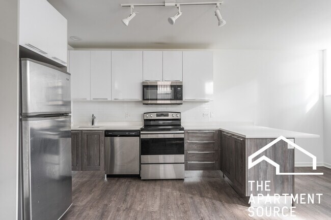 Photo - 940 W Winona St Apartment