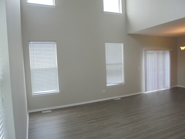 Building Photo - 637 Littleton Trail