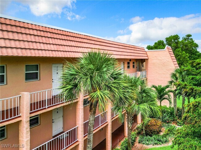 Foto del edificio - 100 Forest Lakes Blvd