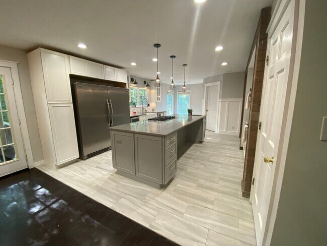 Foto del edificio - 5006 Greenview Dr