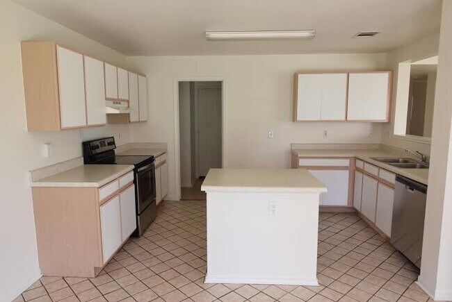 Building Photo - 144 Ruidoso Rd