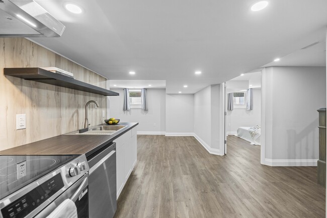 Building Photo - 37 Donn Ave