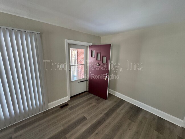 Foto del edificio - 913 Paul St