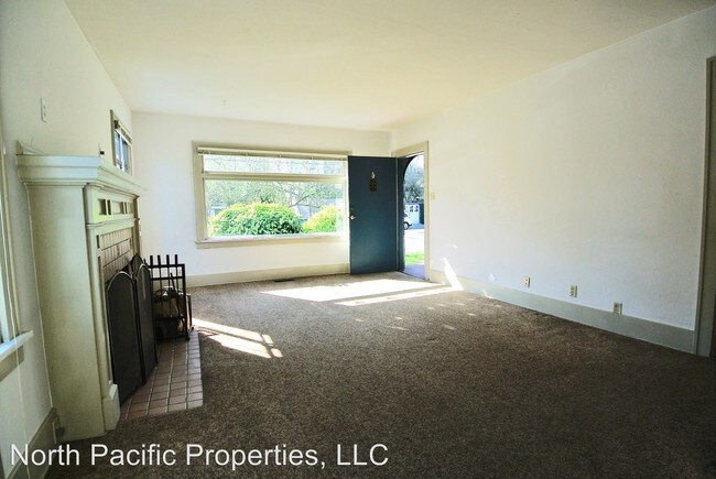 Building Photo - 4 br, 1.5 bath House - 2122 Dexter Ave N