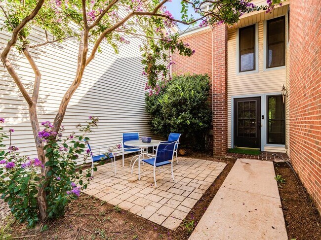 Foto del edificio - 3214 Foster Ln