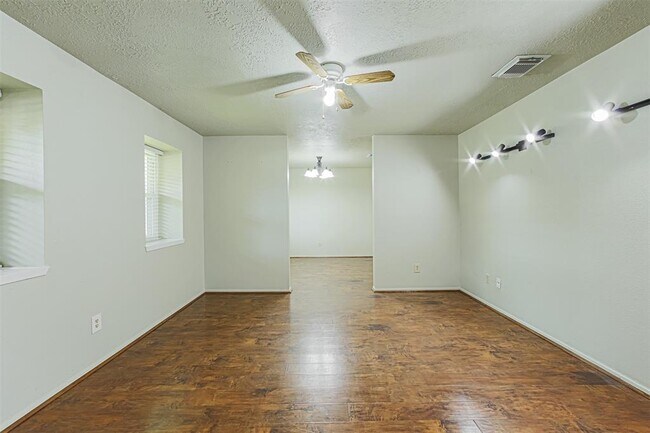 Building Photo - 22158 Pearl Lake Dr