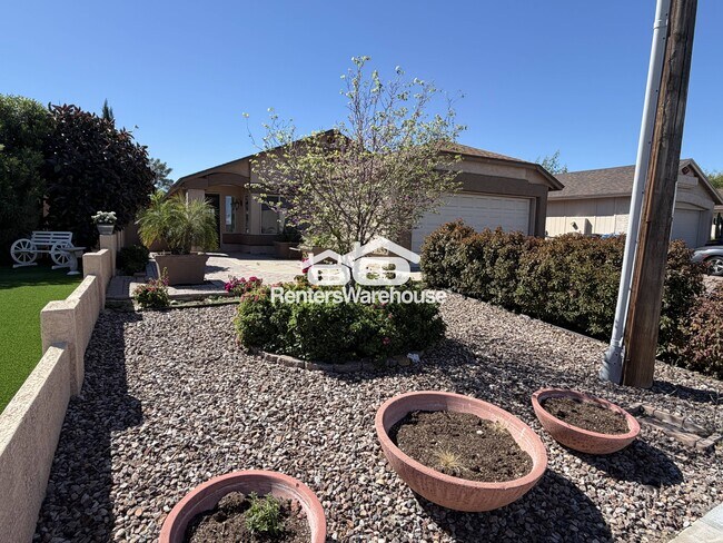 Building Photo - 2023 E Paradise Ln