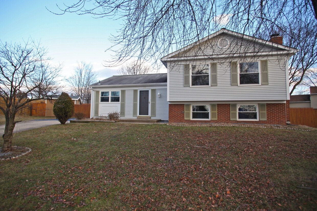 Primary Photo - Gorgeous 4br/3.5ba SFH in convenient Herndon